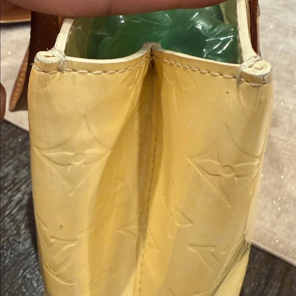 Louis Vuitton Monogram Vernis Reade PM - Picture 6 of 16